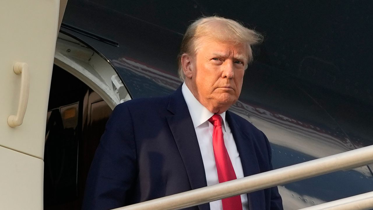 Trump exige que 17 farmacêuticas reduzam preços de medicamentos nos EUA até setembro