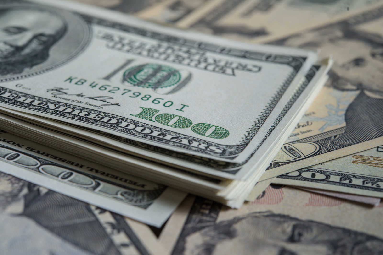 Por Que a Dominância do Dólar Não Deve Acabar da Noite para o Dia